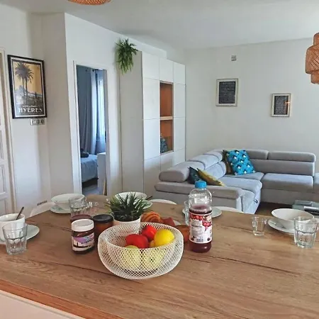 Апартаменты Chez Clement - De - Climatise Avec Terrasse Pour 6 *