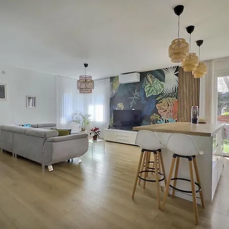 Апартаменты Chez Clement - De - Climatise Avec Terrasse Pour 6
